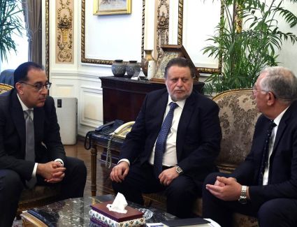 رئيس الوزراء يتابع موقف توفير احتياجات السوق المحلية من الأعلاف والذرة الصفراء وفول الصويا 