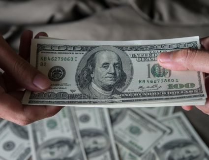 سعر الدولار مقابل الجنيه اليوم الاثنين 10-4-2023