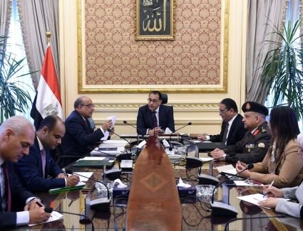 رئيس الوزراء يعقد اجتماعاً لبحث سبل استغلال احتياطات مصر من خام التنتالوم