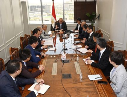 "الجزار" يلتقى نائب رئيس شركة "سينوشور" الصينية لتأمين الصادرات والائتمان لبحث سبل التعاون المشترك