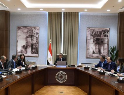 رئيس الوزراء يبحث مع الرئيس التنفيذي للهيئة العامة للاستثمار مقترحات تيسير إجراءات الاستثمار
