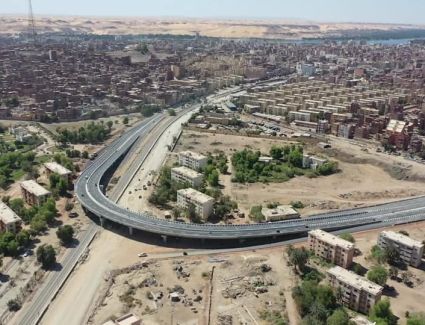 وزير النقل يعلن بدء التشغيل التجريبي لكباري السيل والمضيق بمحافظة أسوان امام حركة المرور 