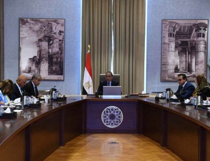 رئيس الوزراء يتابع إجراءات التعامل مع تداعيات الأحداث في السودان الشقيق