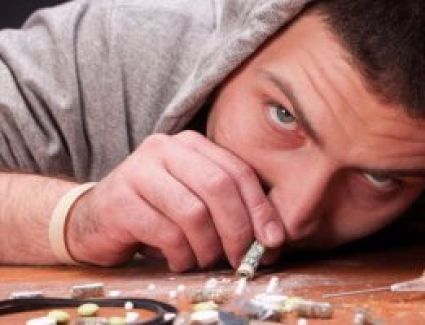 الداخلية تكشف ملابسات فيديو تعاطي المخدرات على "إنستجرام" وتضبط المتهمين 