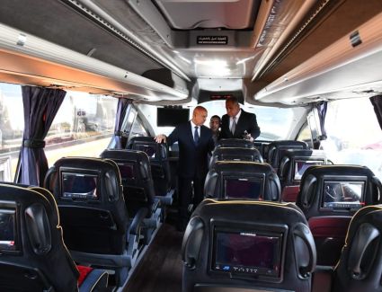 وزير النقل يتفقد اصطفافا لأتوبيسات نقل الركاب بالساحة الخارجية لوزارة النقل