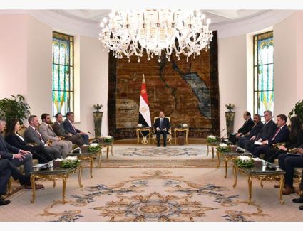 الرئيس السيسي يستقبل رئيس اللجنة الدائمة لشئون الاستخبارات بمجلس النواب الأمريكي