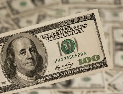 سعر الدولار مقابل الجنيه بنهاية تعاملات اليوم الإثنين 8-5-2023