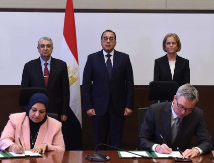 رئيس الوزراء يشهد توقيع مذكرة تفاهم لبدء دراسات مشروع تصدير الطاقة المتجددة من مصر إلى أوروبا عبر إيطاليا 