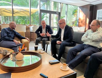 وزير الإسكان يلتقى وزير الطاقة التنزاني لنقل رسالة من الرئيس السيسي لرئيسة جمهورية تنزانيا