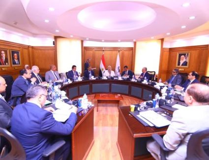 وزيرة التضامن الاجتماعي تعقد اجتماعًا مع رؤساء قطاعات بنك ناصر الاجتماعي