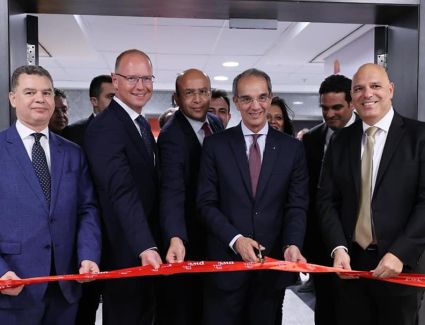 وزير الاتصالات يفتتح مركز التكنولوجيا والابتكار التابع لشركة "بى دبليو سى"PwC البريطانية بمصر