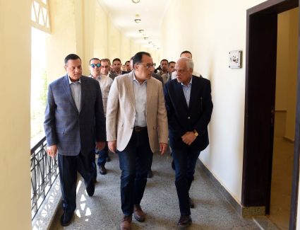رئيس الوزراء يتفقد مشروع تنمية وتطوير المنطقة الاستثمارية بالصف