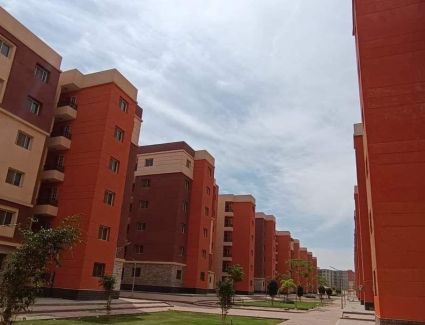 وزير الإسكان يتابع مع رئيس جهاز " العبور " موقف المرحلة الثانية من مشروع بديل العشوائيات "روضة العبور "