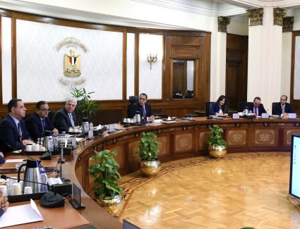 رئيس الوزراء يتابع مقترحات مشروع تطوير الهوية البصرية للطريق الدائري