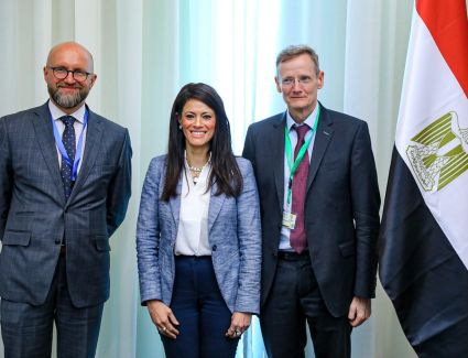 وزيرة التعاون الدولي تبحث مع نائبي رئيس البنك الآسيوي للاستثمار في البنية التحتية