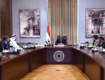 رئيس الوزراء يلتقي رئيس مجموعة "الغرير" الاستثمارية الإماراتية