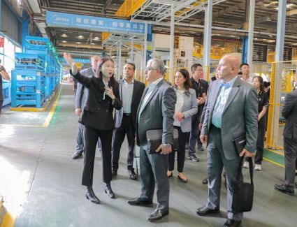 رئيس اقتصادية قناة السويس يتفقد خطوط إنتاج ميديا للأجهزة الكهربائية بجوانزو الصينية