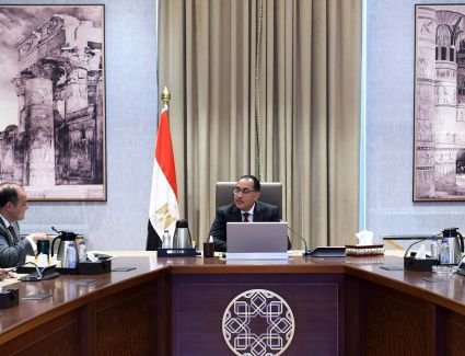 رئيس الوزراء يتابع مع وزير الصناعة تنفيذ قرارات المجلس الأعلى للاستثمار