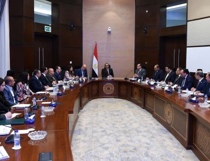رئيس الوزراء يترأس اجتماع الوحدة الدائمة لحل مشكلات المستثمرين بمجلس الوزراء