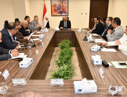 وزير الإسكان يلتقى أعضاء اتحاد المستثمرين لبحث سبل تعزيز المشروعات بمختلف أنواعها بالمدن الجديدة