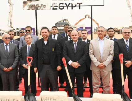 وزير التجارة والصناعة يضع حجر الأساس للمرحلة الأولى لمصنع الضفائر الكهربائية للسيارات