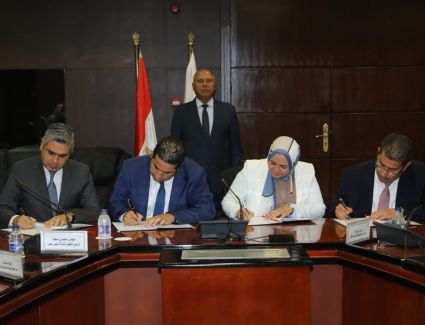 "الوزير" يشهد توقيع مذكرة تفاهم بشأن تأسيس شركة بين وزارة النقل وتحالف دولي / مصري