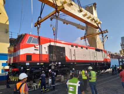 وزير النقل يعلن وصول دفعة جديدة من الجرارات الأمريكية الجديدة إلى ميناء الإسكندرية