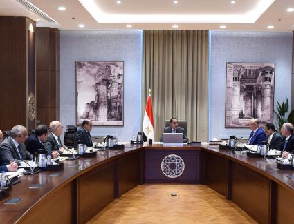 رئيس الوزراء يستعرض التصورات المقترحة لتطوير المنطقة المحيطة بمحطة سكك حديد مصر بـ"رمسيس"