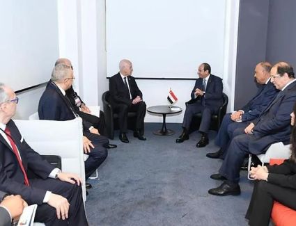 الرئيس السيسي يلتقي الرئيس التونسي على هامش قمة ميثاق التمويل العالمي الجديد