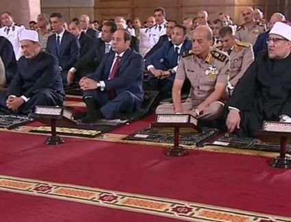 الرئيس السيسي يؤدي صلاة عيد الأضحى بمسجد القوات الجوية