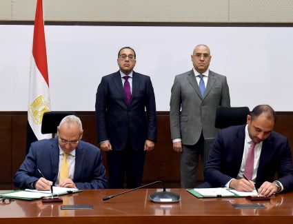 رئيس الوزراء يشهد توقيع عقدي شراكة لإدارة وتشغيل فندقين جديدين في "مثلث ماسبيرو" و"سور مجرى العيون"