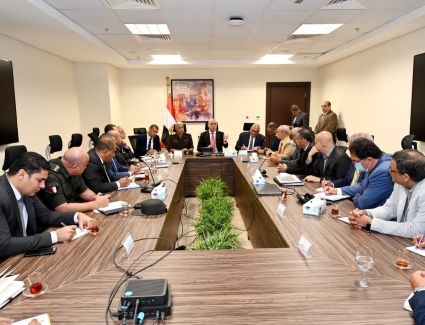 وزير الإسكان ورئيسا هيئتى "الهندسية للقوات المسلحة" و"العربية للتصنيع" يبحثون سبل دعم الصناعات المصرية وتعظيم المكون المحلى