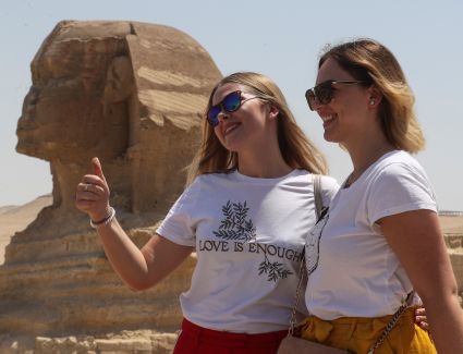 "معلومات الوزراء" يستعرض التوقعات المستقبلية لوكالة "فيتش" بشأن السياحة في مصر