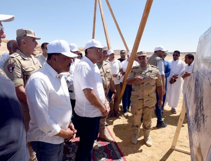 رئيس الوزراء يصل سيوة ويتفقد مكونات مشروع تطوير منظومة إدارة الري والصرف بالواحة