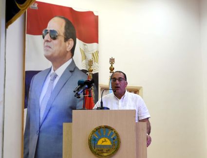 رئيس الوزراء يستعرض موقف تنفيذ المشروعات القومية والتنموية بمحافظة مطروح