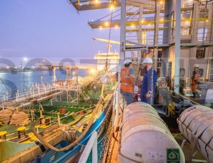 وليد جمال الدين: تنفيذ خدمات تموين السفن يؤكد التزامنا بتوطين الخدمات البحرية بموانئ المنطقة الاقتصادية