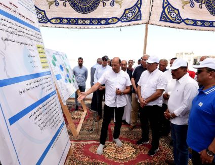 رئيس الوزراء يتفقد مشروع الصرف الصحي المتكامل لمدينة سيوة