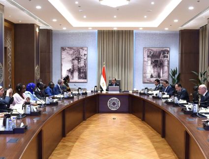 رئيس الوزراء يلتقى الأمين العام لمنظمة "مؤتمر وزراء الشباب والرياضة للدول الناطقة بالفرنسية"