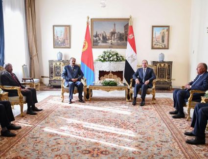 الرئيس السيسي يستقبل رئيس دولة إريتريا بقصر الاتحادية