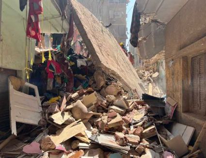 مصرع 12 شخصًا بينهم أطفال في حادث انهيار عقار بحدائق القبة