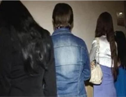 فيديوهات مخلة وأعمال منافية.. ضبط عصابة تروج للحرام على فيسبوك 