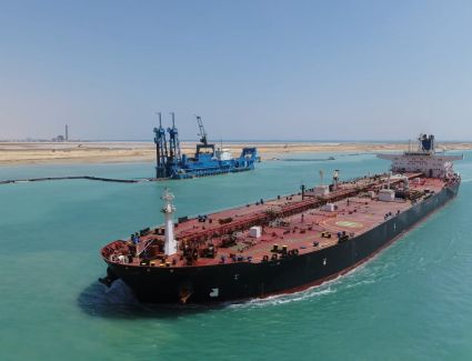 اليوم.. قناة السويس تشهد عبور 72 سفينة بإجمالي حمولات صافية قدرها 4.9 مليون طن