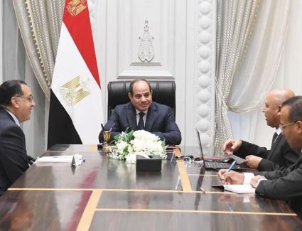 الرئيس السيسي يطلع على الموقف التنفيذي والتشغيلي لعدد من مشروعات وزارة النقل