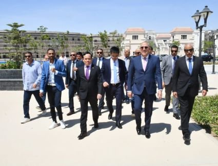 وزير الإسكان يصطحب نائب رئيس الوزراء الفيتنامي فى جولة بمدينة العلمين الجديدة