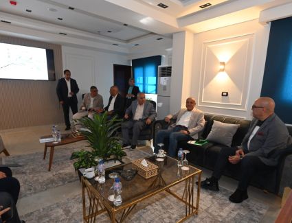 وزير الإسكان يستعرض الموقف التنفيذي للمشروعات المختلفة الجارى تنفيذها بمدينة حدائق أكتوبر