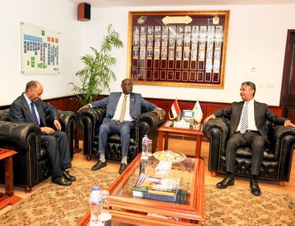 رئيس البريد يبحث سبل التعاون مع نظيره السوداني