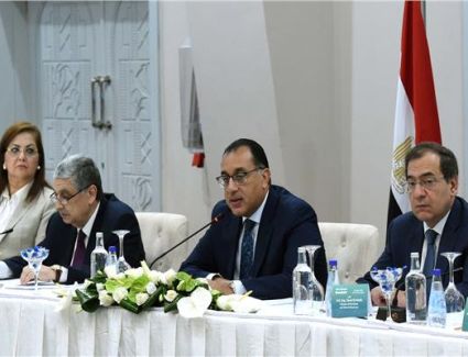 «مدبولي»: مصر  تحتل مكانة تنافسية في قطاع الهيدروجين الأخضر