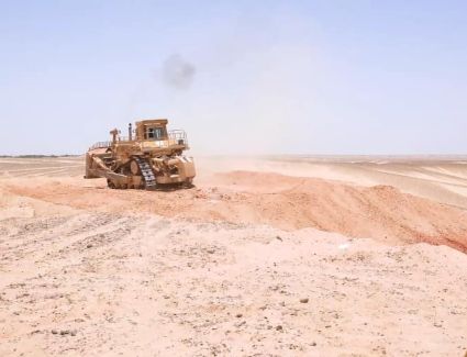 شق  ٥٠٠ كيلو طرق ومدقات بأراضى مشروع الـ ١.٥ مليون فدان غرب المنيا