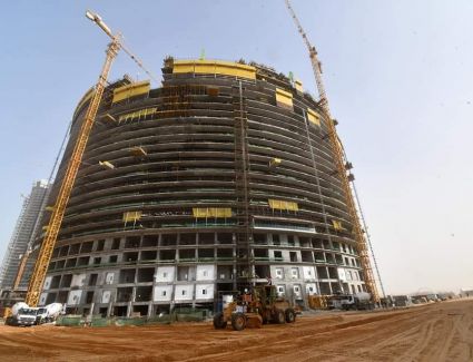 وزير الإسكان يتفقد منطقة الأبراج الشاطئية بمدينة العلمين الجديدة