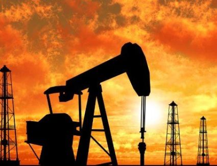 أسعار النفط ترتفع 1% وسط ترقب خطاب رئيس المركزي الأميركي